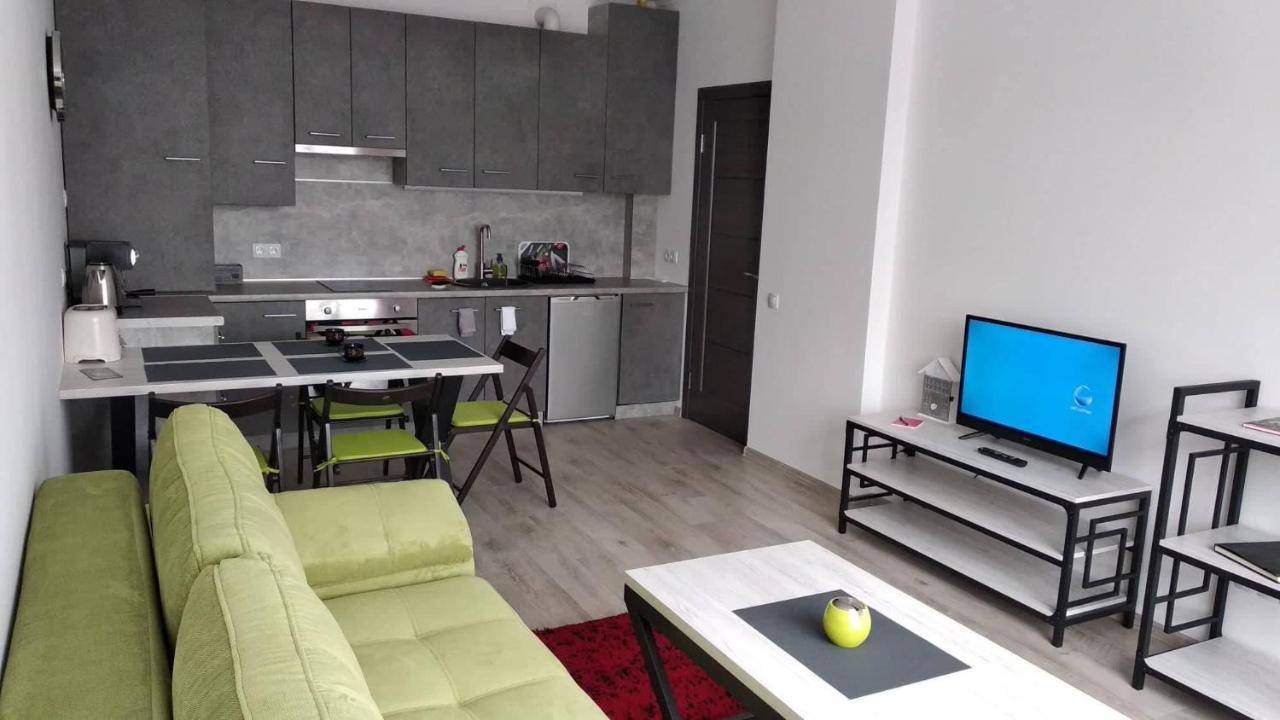 Fly Up Home Apartment Boryspilʼ Dış mekan fotoğraf